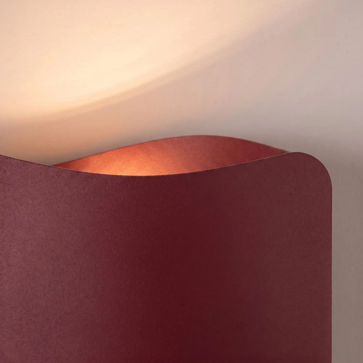 
Design Wandlampe „Tila“ 30 - Burgundrot
