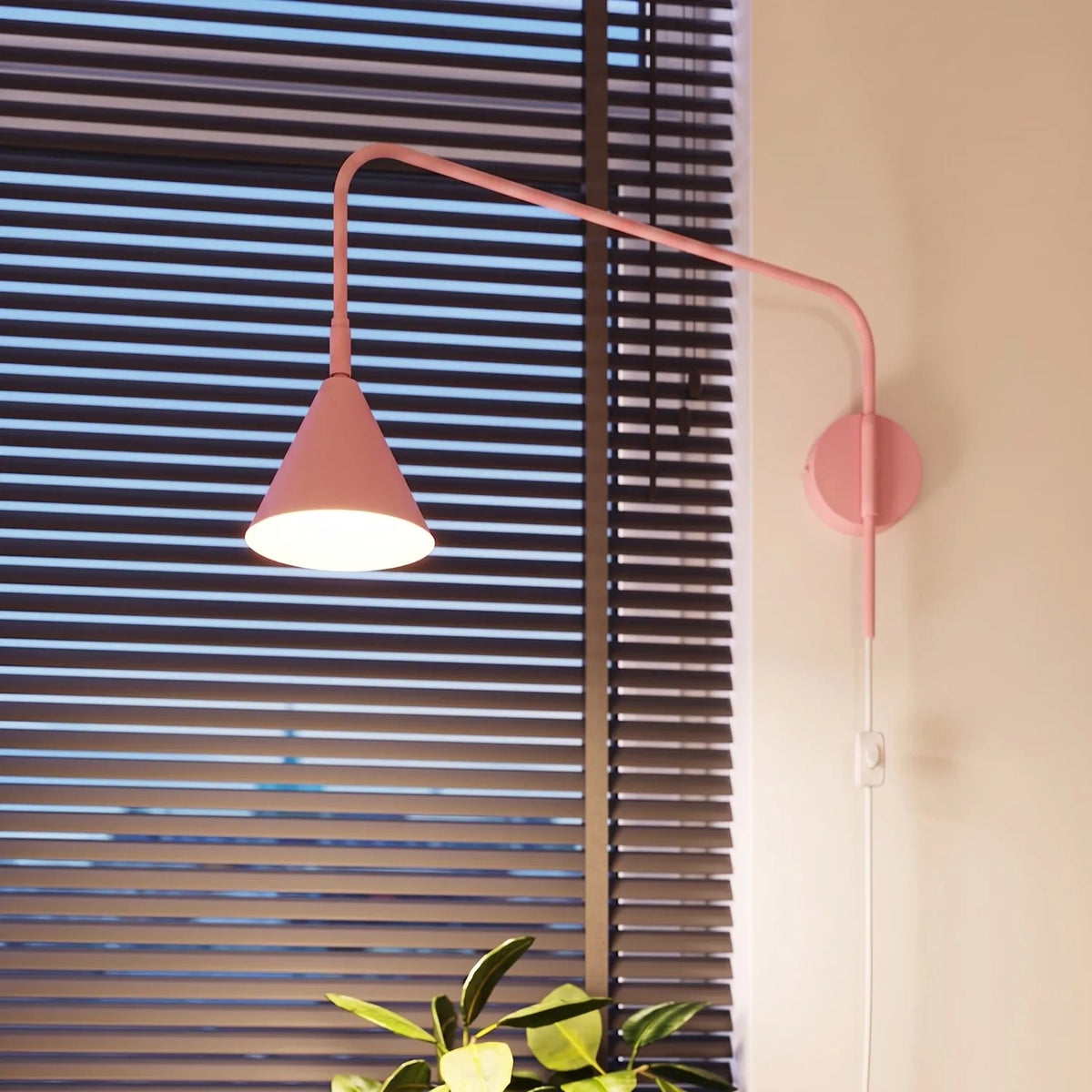 
Lampada da parete di design «Nox» - Rosa