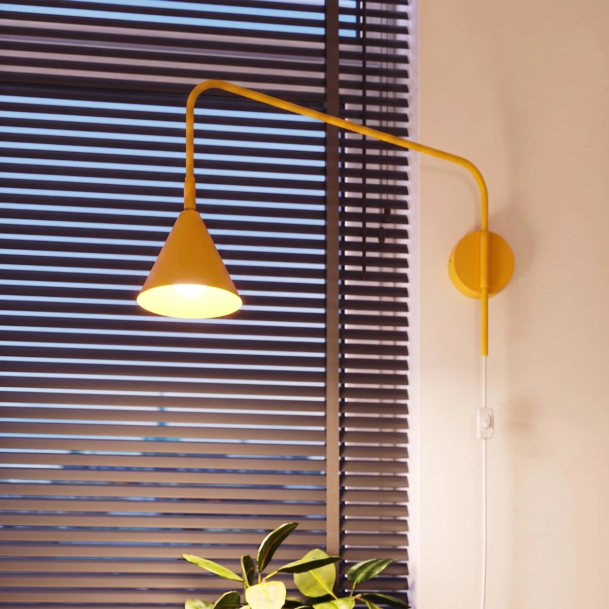 
Lampada da parete di design «Nox» - Giallo