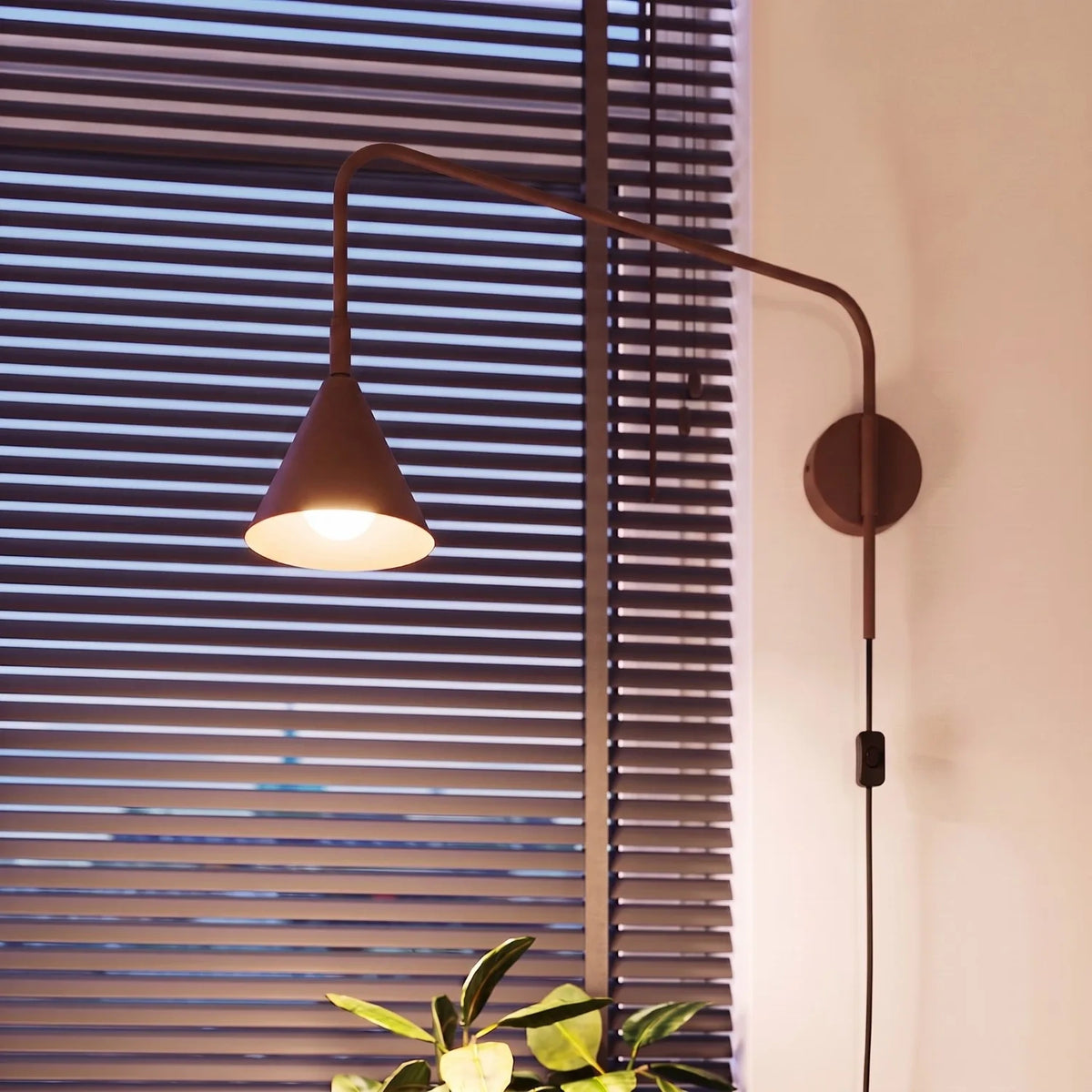 
Lampada da parete di design «Nox» - Braun