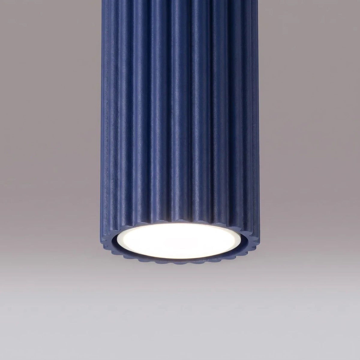 
Design Deckenlampe „Karbon“ - Ultramarine / Ø 6.5 x 60 cm