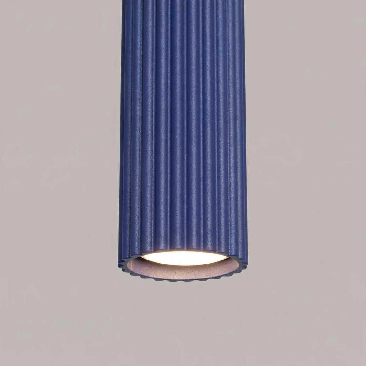 
Design Pendellampe „Karbon“ 3-flammig (linear) - Ultramarine