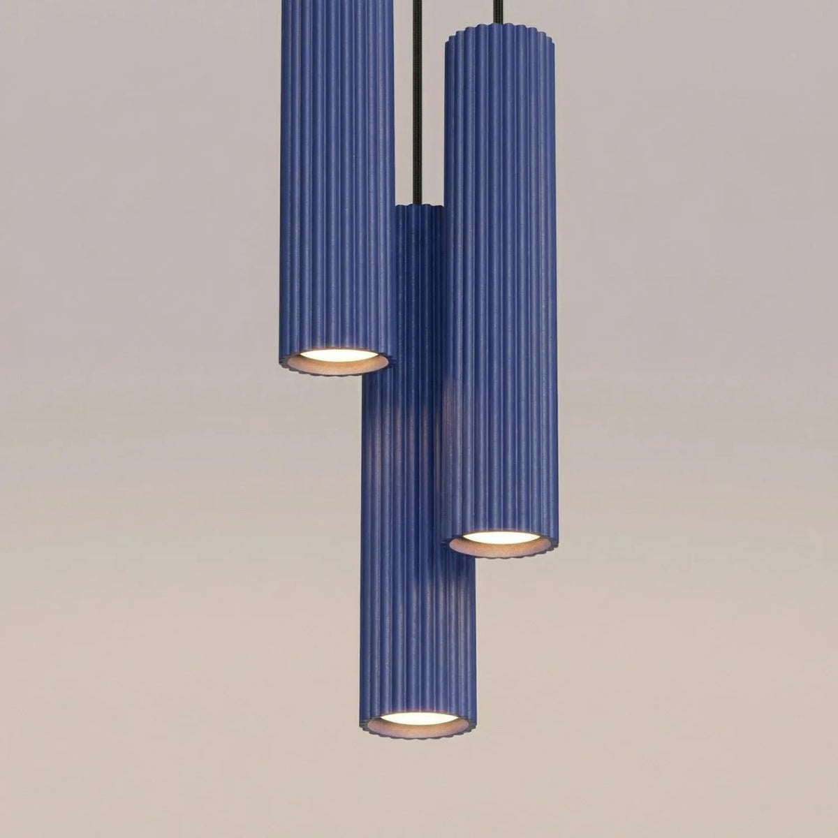 
Design Pendellampe „Karbon“ 3-flammig - Ultramarine