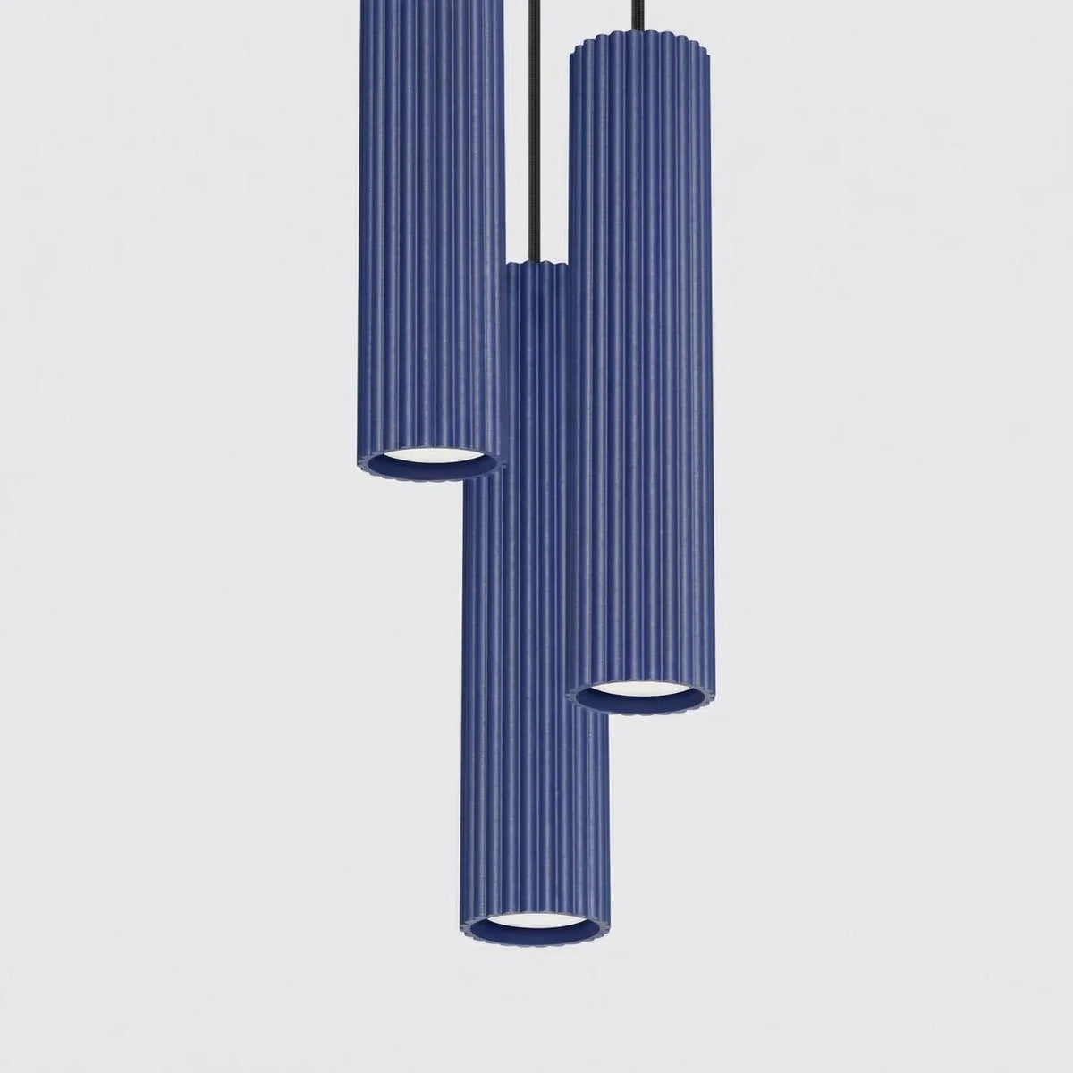 
Design Pendellampe „Karbon“ 3-flammig - Ultramarine