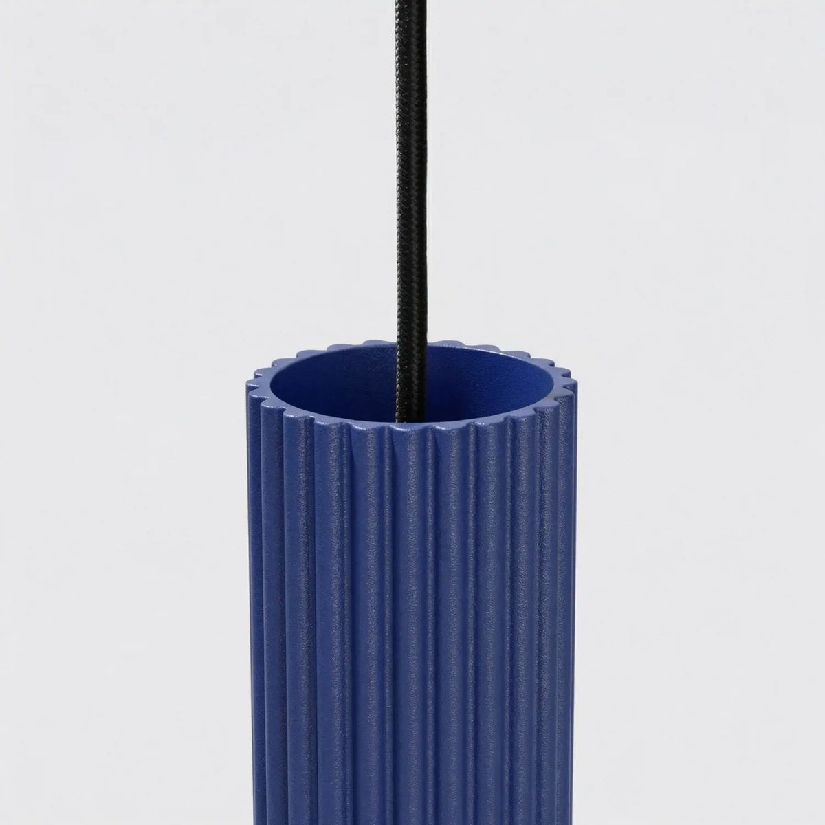 
Design Pendellampe „Karbon“ 3-flammig - Ultramarine