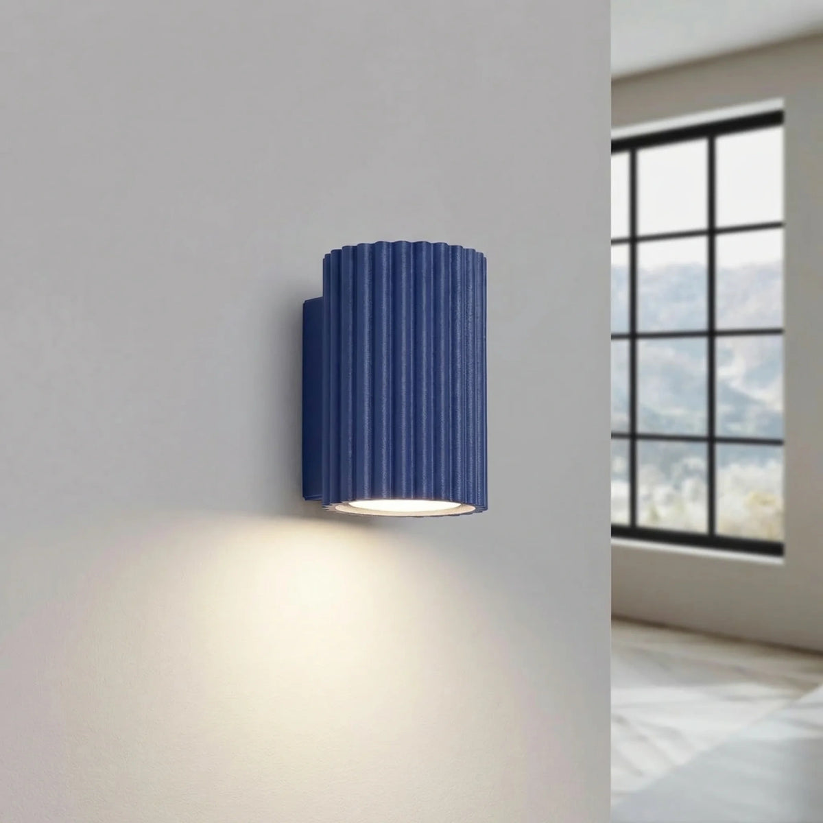 
Lampe murale design « Karbon » - Outremer / Ø 8.5 x 10 cm