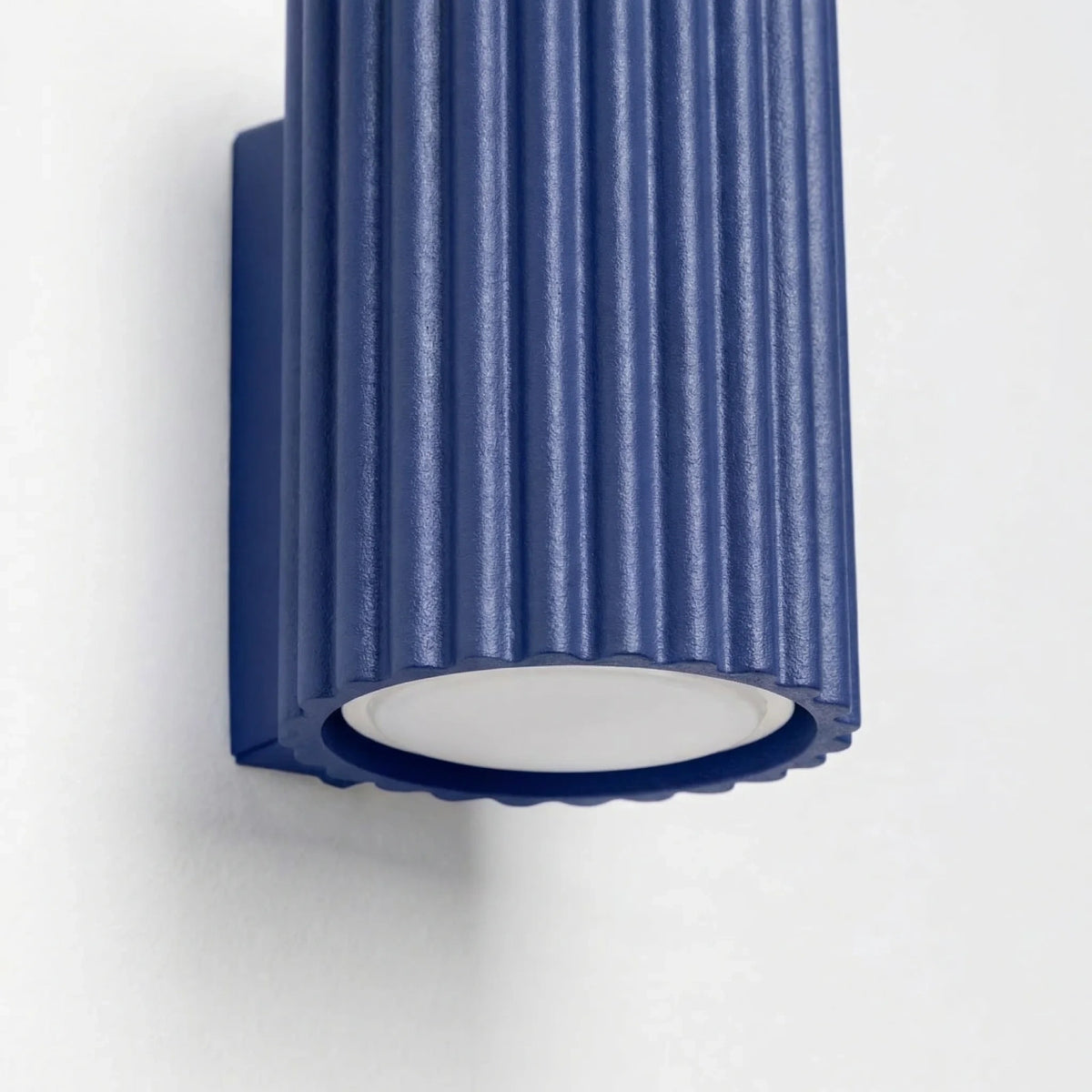 
Lampe murale design « Karbon » - Outremer / Ø 8.5 x 10 cm