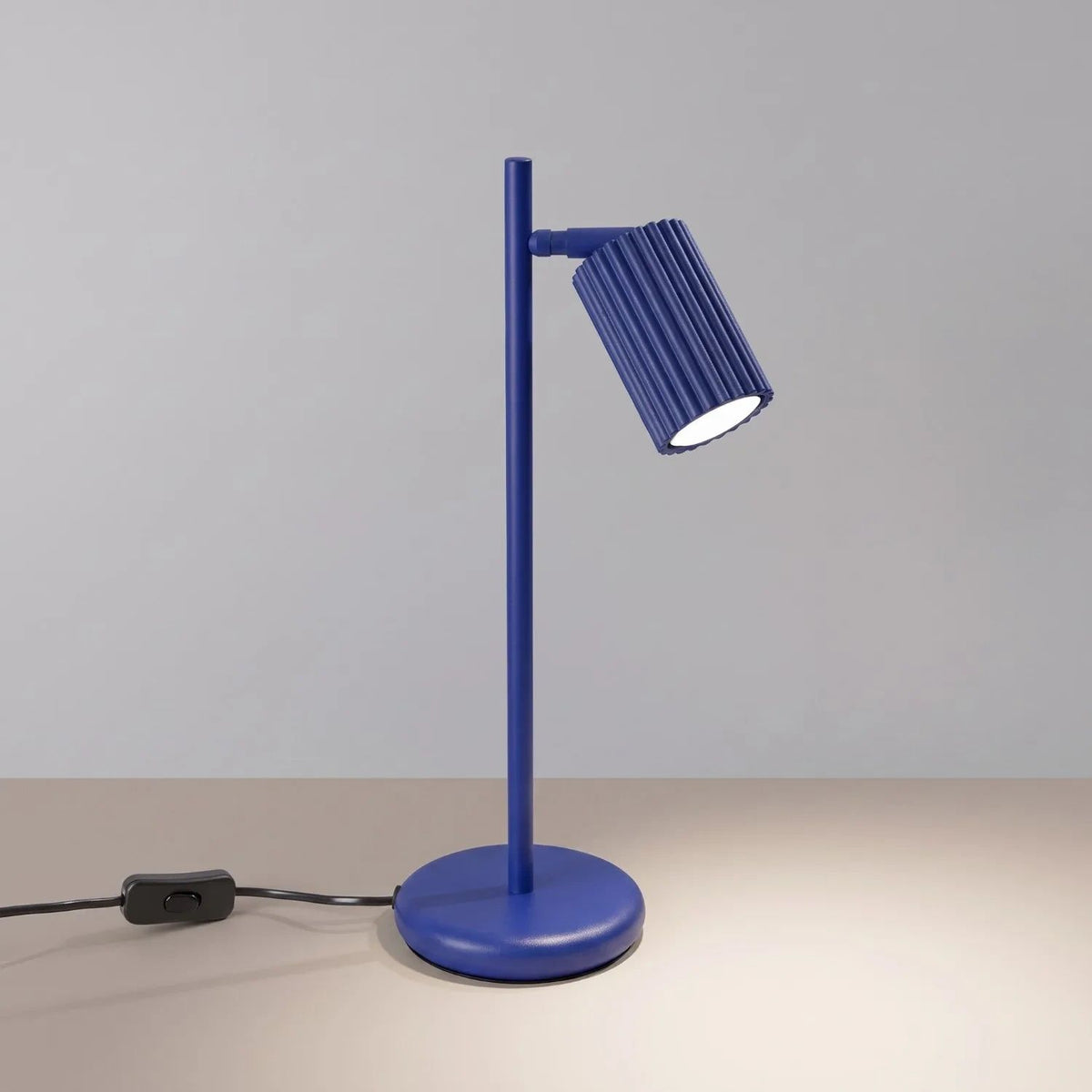 
Design Tischlampe „Karbon“ - Ultramarine