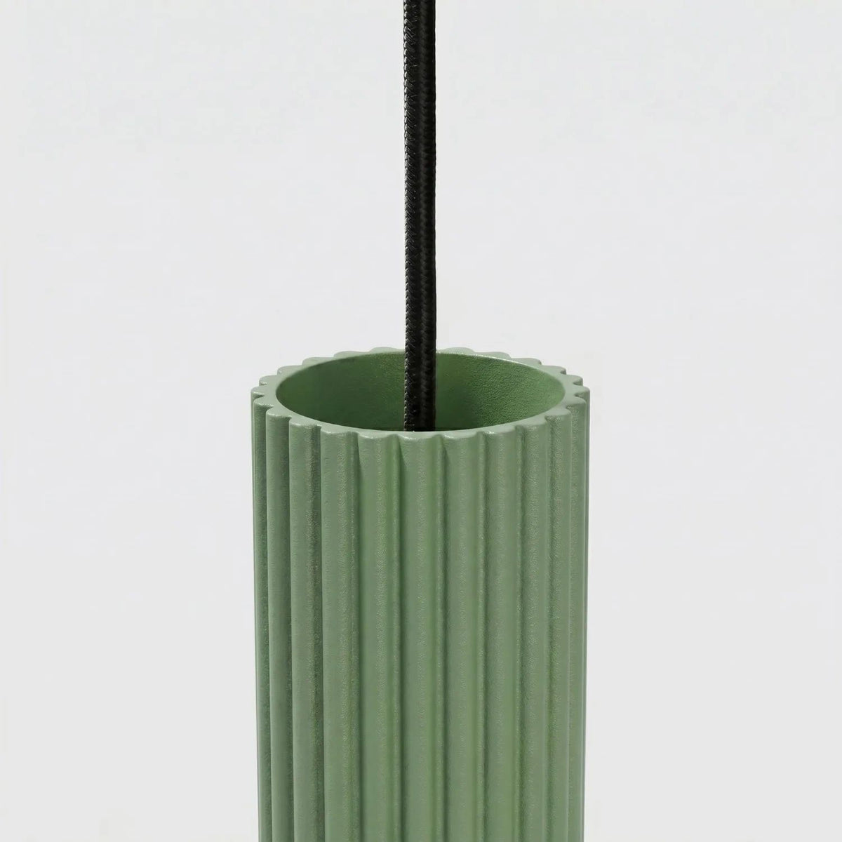 
Design Pendellampe „Karbon“ 3-flammig - Salbeigrün