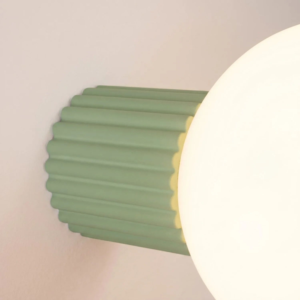 
Design Wand- & Badlampe „Halo“ - Salbeigrün
