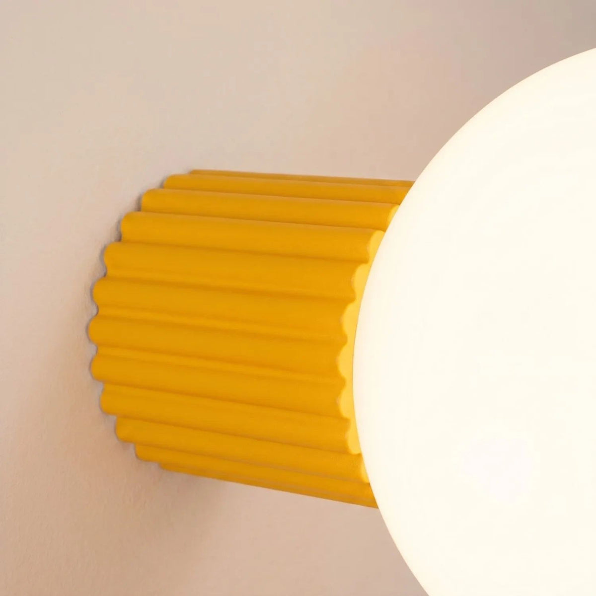 
Design Wand- & Badlampe „Halo“ - Gelb