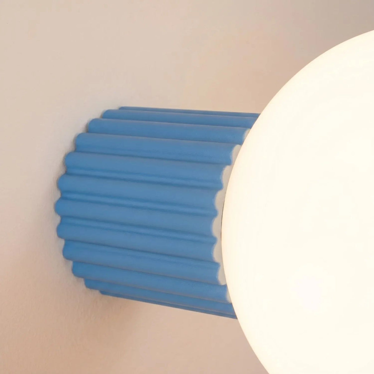 
Lampada da parete e da bagno di design «Halo» - Azzurro chiaro