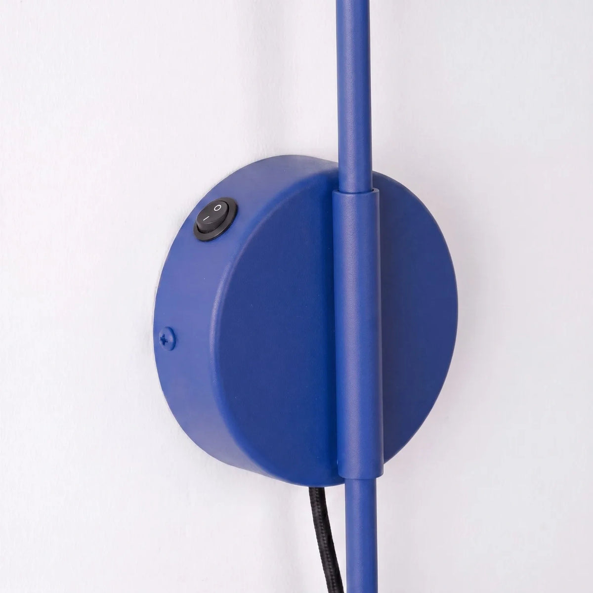 
Design Wandlampe „Nox“ 1-flammig mit Schalter - Ultramarin