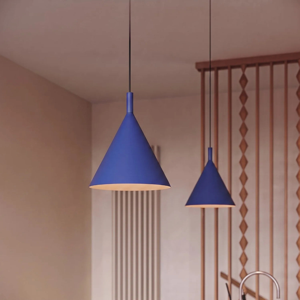 
Lampada a sospensione di design „Nox“ - Ultramarino / Ø 25 cm