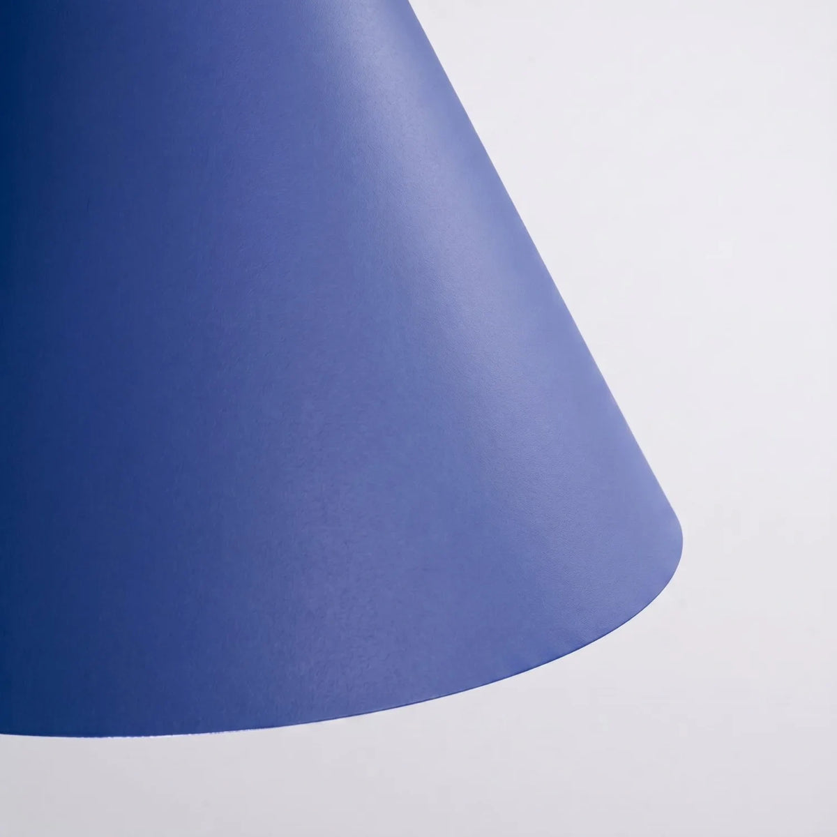 
Lampada a sospensione di design „Nox“ - Ultramarino / Ø 25 cm