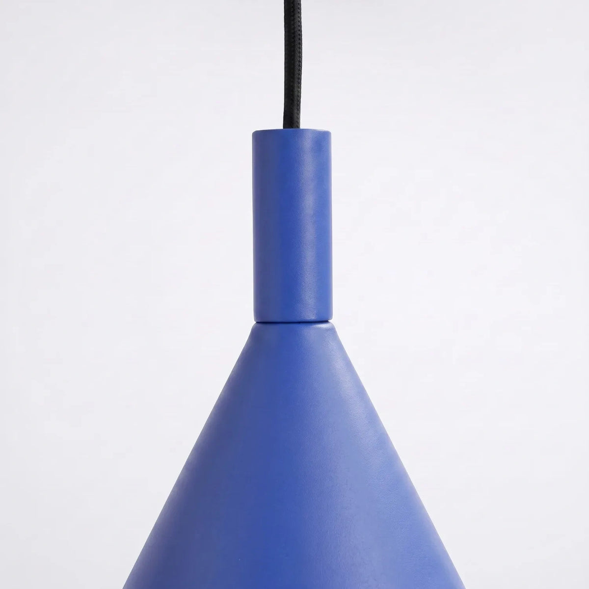 
Lampada a sospensione di design „Nox“ - Ultramarino / Ø 25 cm