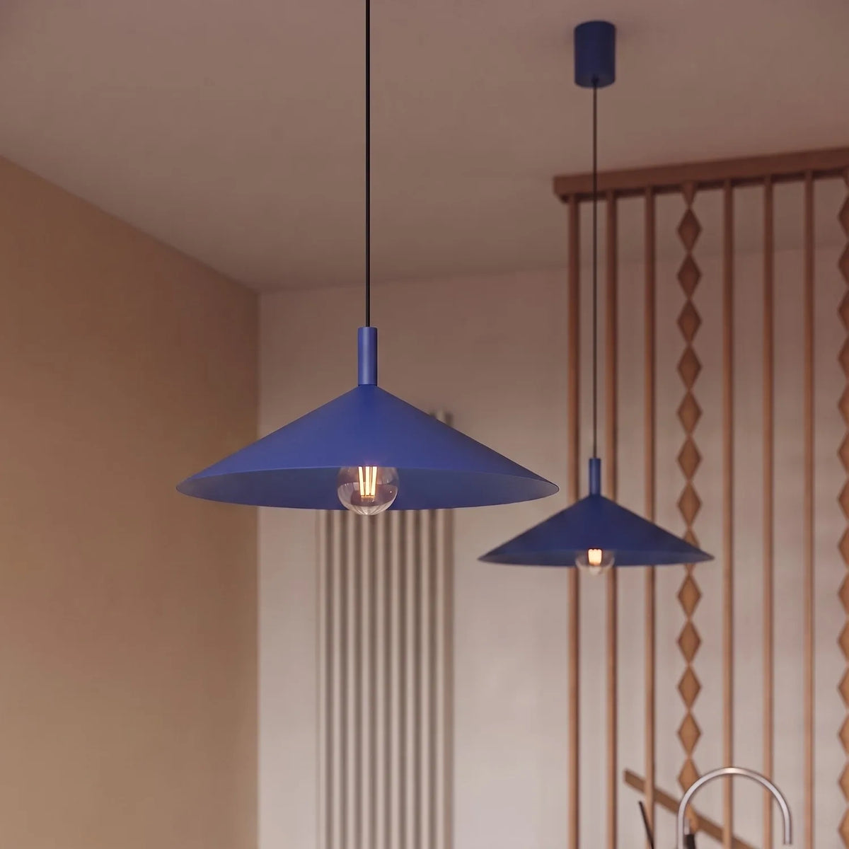 
Lampada a sospensione di design „Nox“ - Ultramarino / Ø 40 cm