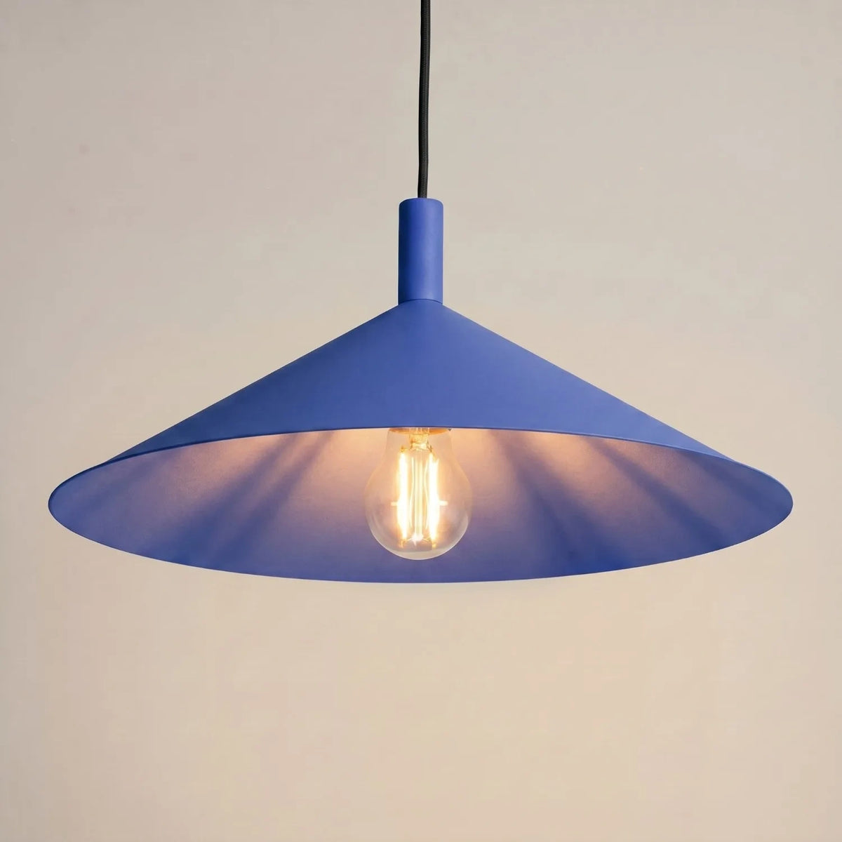 
Lampada a sospensione di design „Nox“ - Ultramarino / Ø 40 cm