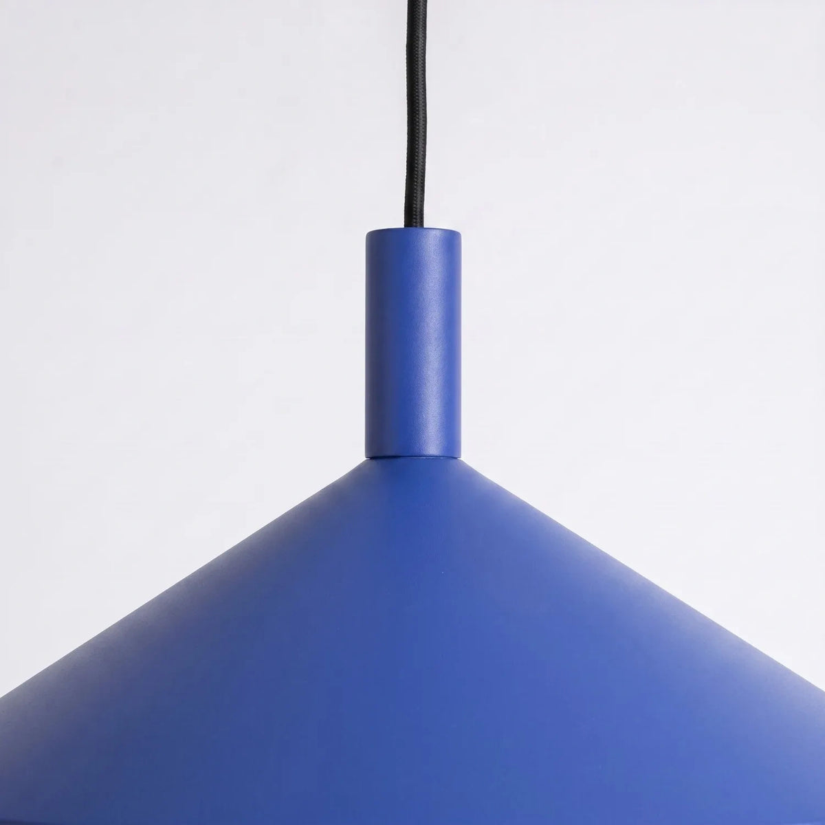 
Lampada a sospensione di design „Nox“ - Ultramarino / Ø 40 cm
