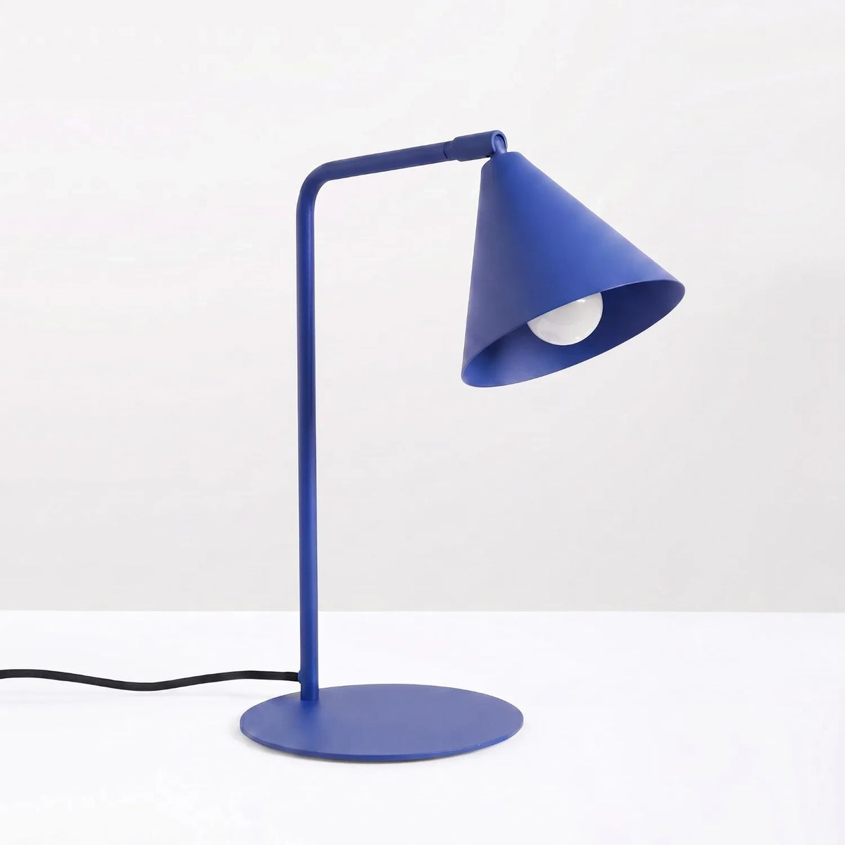 
Design Tischlampe „Nox“ - Ultramarin