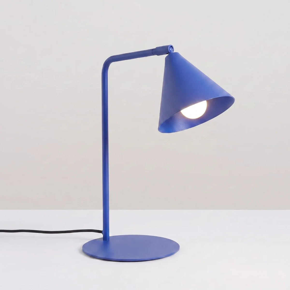 
Design Tischlampe „Nox“ - Ultramarin