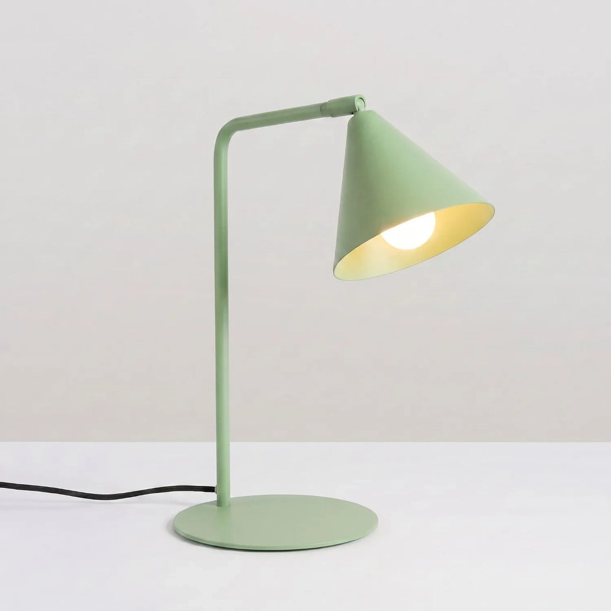 
Design Tischlampe „Nox“ - Salbeigrün