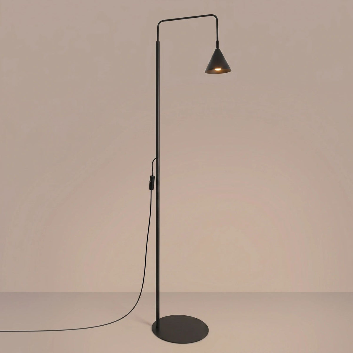 
Design Stehlampe „Nox“ - Schwarz