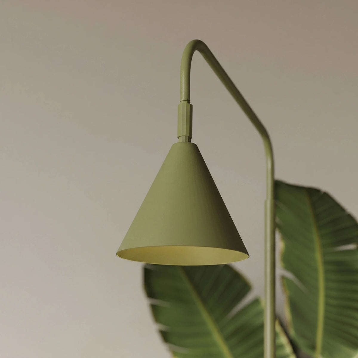 
Design Stehlampe „Nox“ - Olivgrün