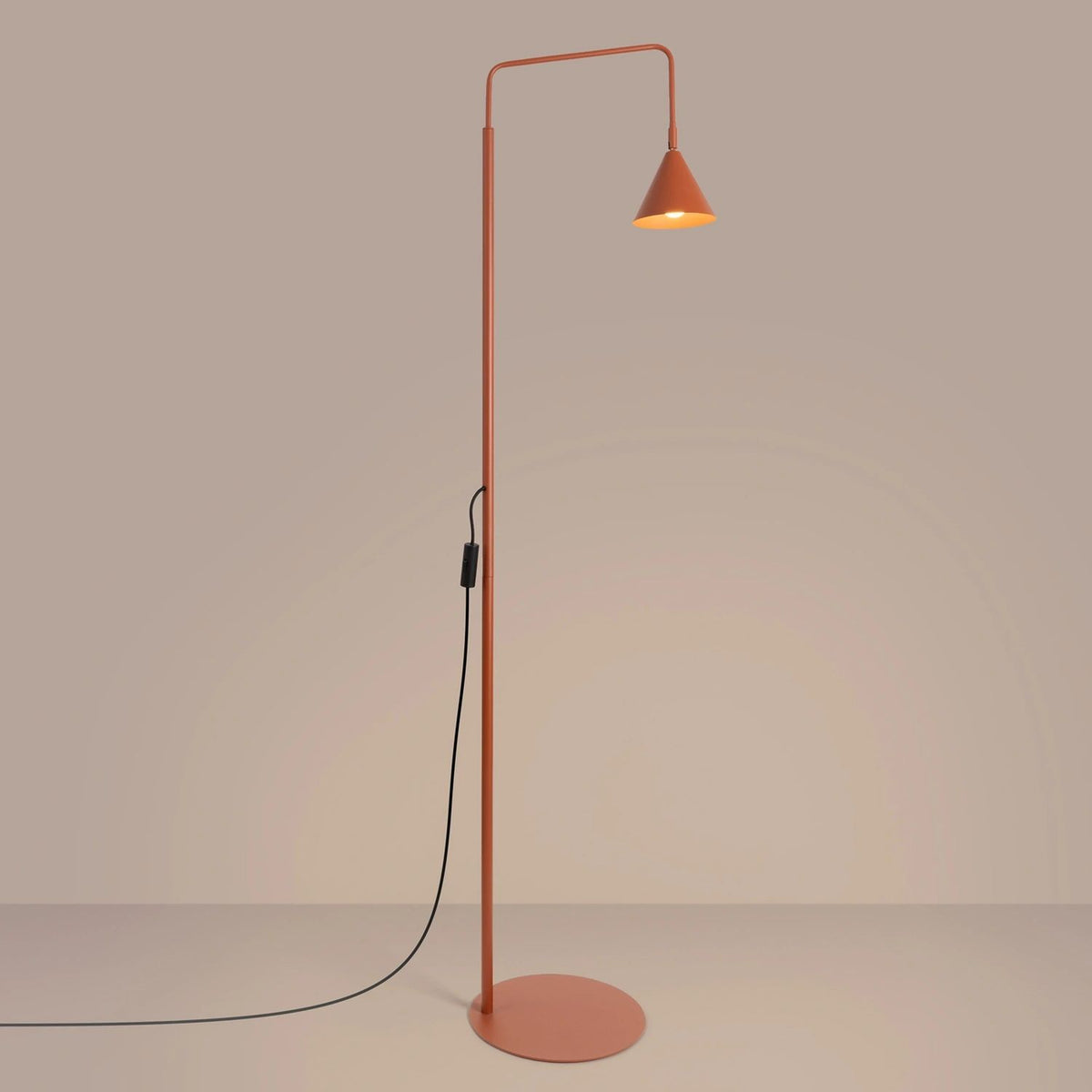 
Design Stehlampe „Nox“ - Ockerrot