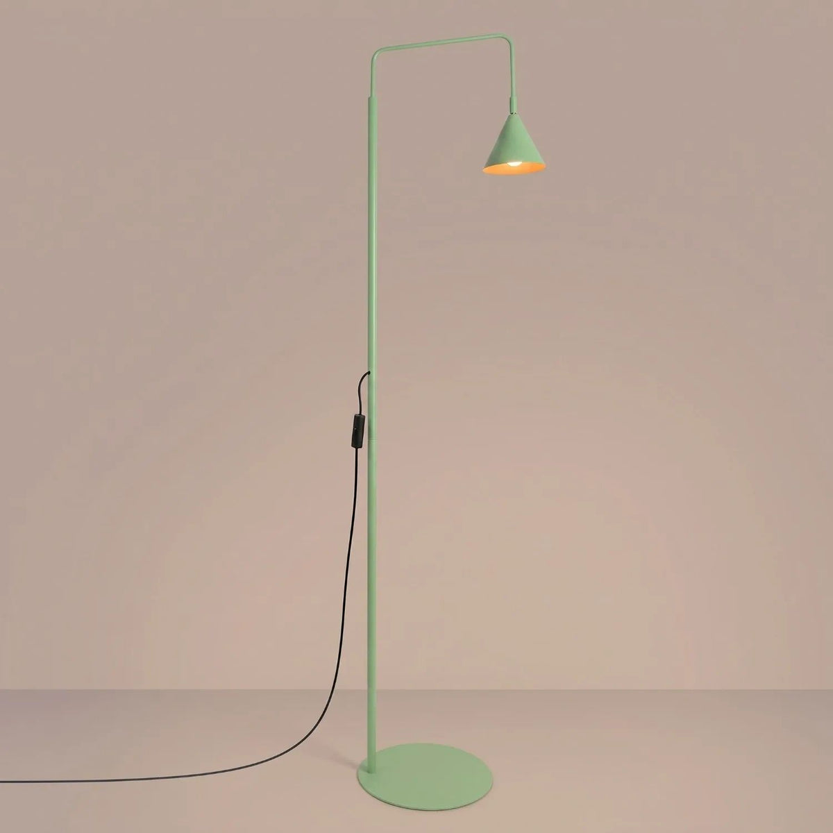 
Design Stehlampe „Nox“ - Salbeigrün