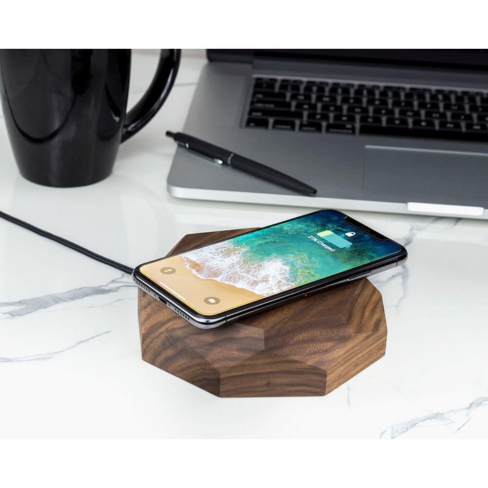 
Chargeur sans fil en bois massif « Geometric » - Nussbaum