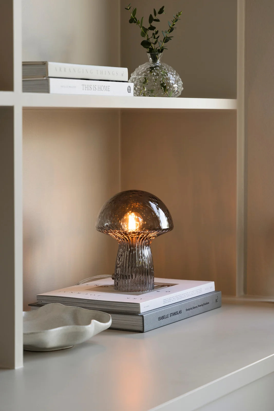 
Lampada da tavolo di design «Fungo» in vetro soffiato a bocca, fumé - Piccolo, Ø 16 x Altezza 20 cm
