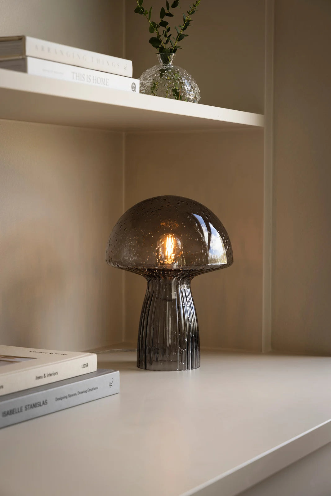 
Lampada da tavolo di design «Fungo» in vetro soffiato a bocca, fumé - Medio, Ø 22 x altezza 30 cm