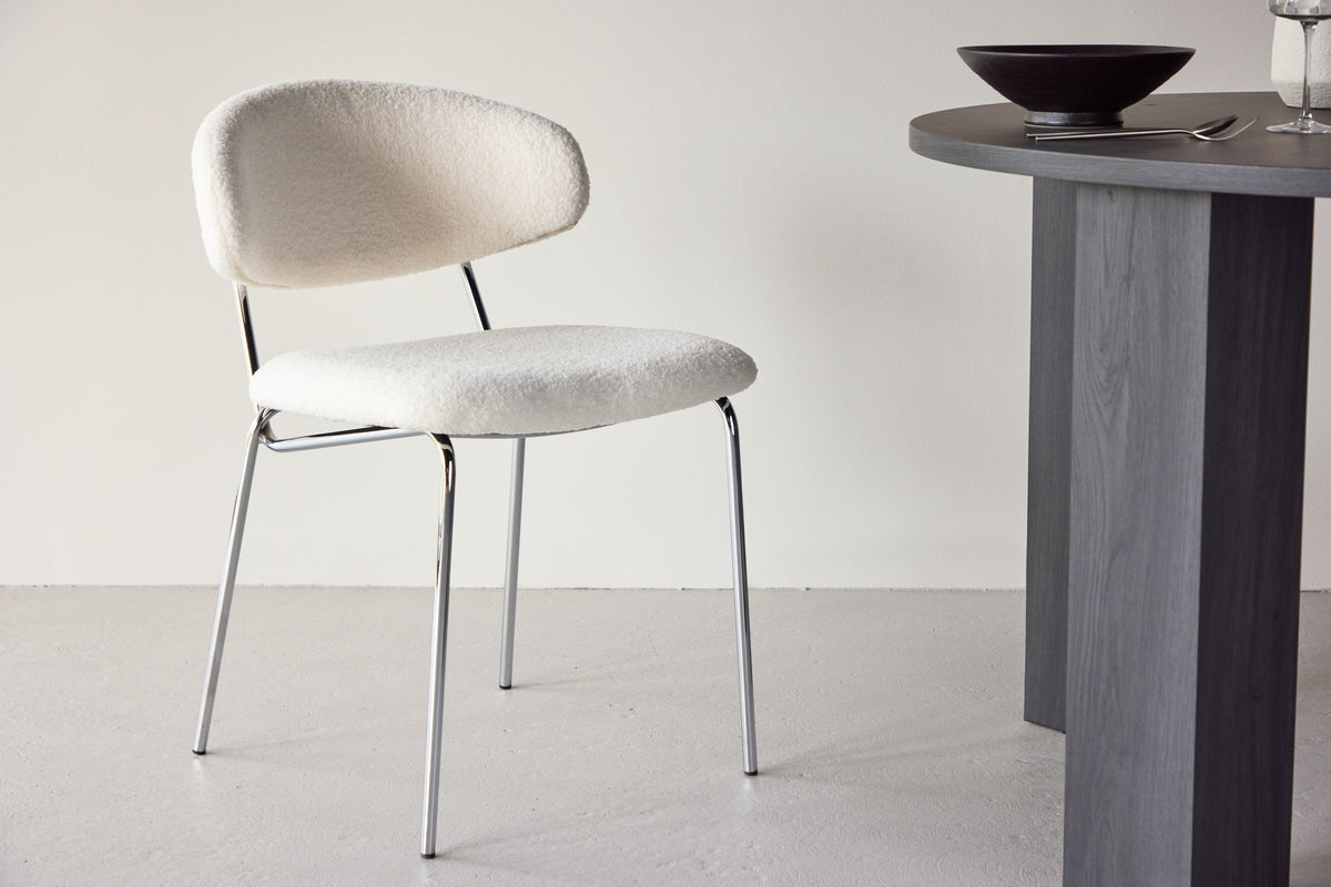 
Sedia da pranzo di design „Chico“ - Bouclé Bianco / Argento
