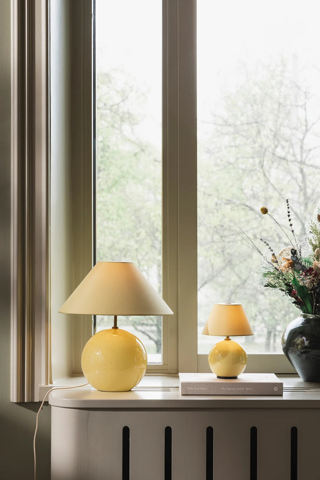 
Lampe de table design « Iris 35 » - Jaune