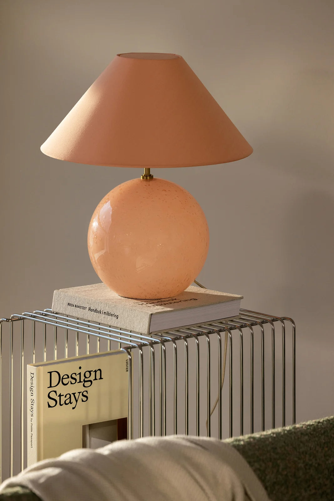 
Lampe de table design « Iris 35 » - Rouge