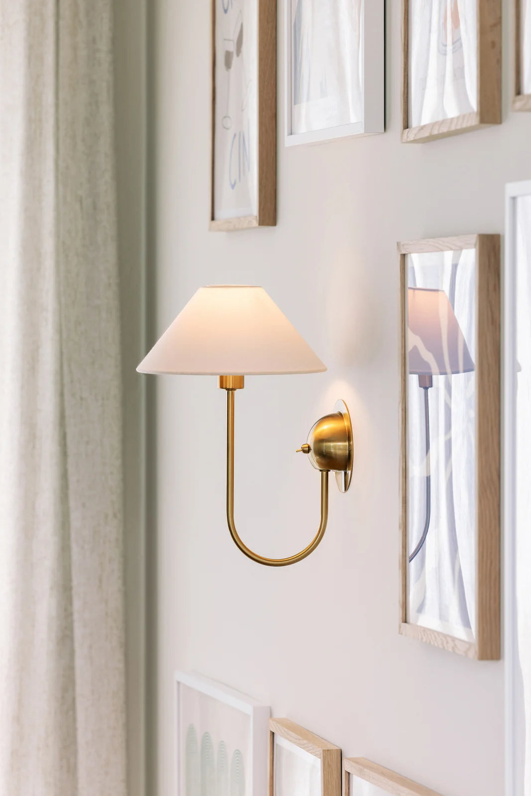 
"Iris" Wall Light Design - Beige/Gold