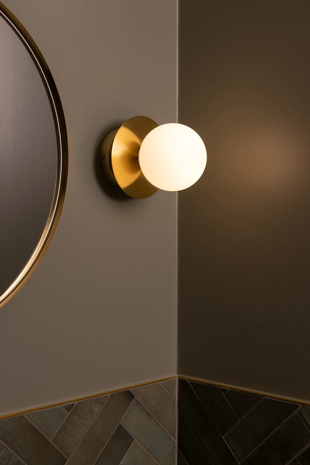 
Design Wand- und Deckenlampe „Art Deco“ - Weiss/Messing