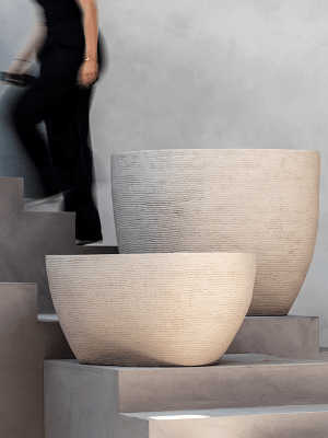 
Pot de fleurs "Ruvido Organic" de haute qualité pour l'intérieur et l'extérieur, différentes tailles - Ø 93 x H 70 cm / Sable