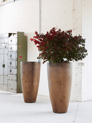 
Hochwertiger In-/Outdoor Blumentopf „Plain Partner“, verschiedene Grössen - Ø 41 x Höhe 69 cm / Bronze