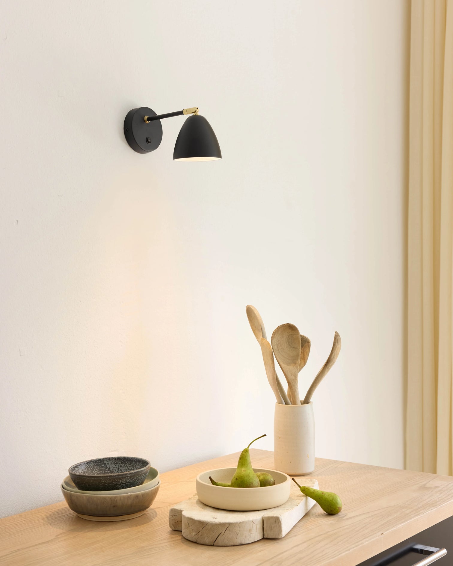 
"Room" Designer Wall Lamp - Black
