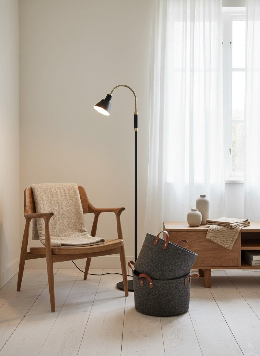 
Lampadaire "Space" au design LED unique
