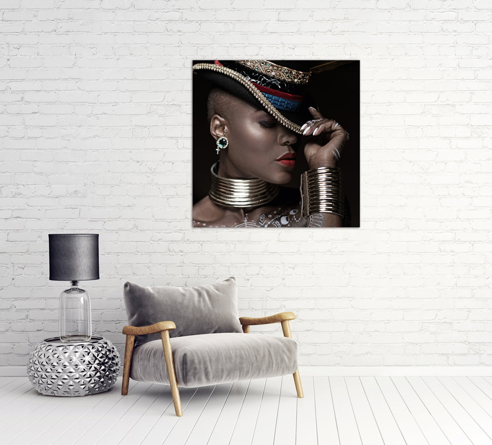 
Glasbild „Beauty with Hut“ 100 x 100 cm