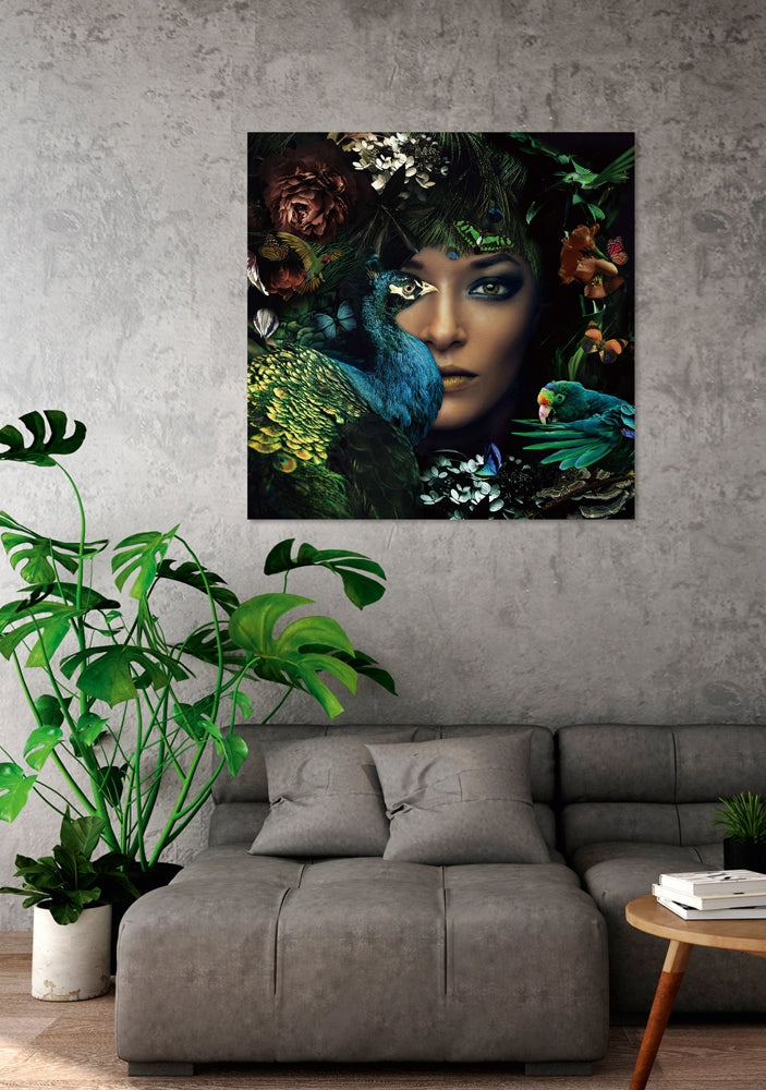 
Glasbild „Die Lady und der Pfau“ 100 x 100 cm