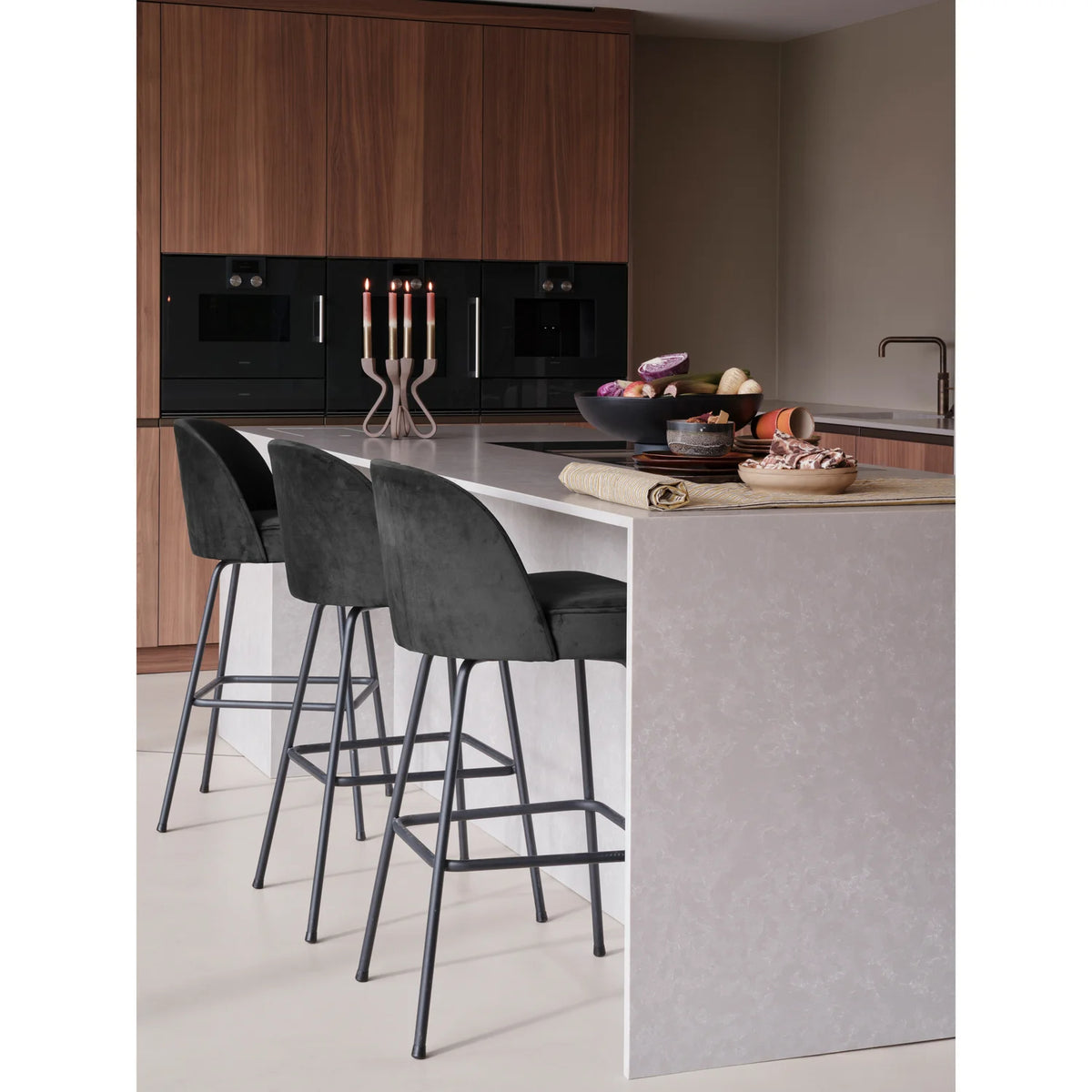 
Design Barstuhl „Vogue“ - Samt Schwarz / 80 cm