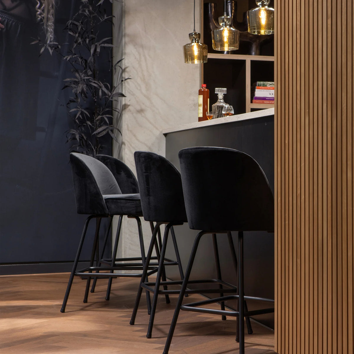 
Design Barstuhl „Vogue“ - Samt Schwarz / 64 cm