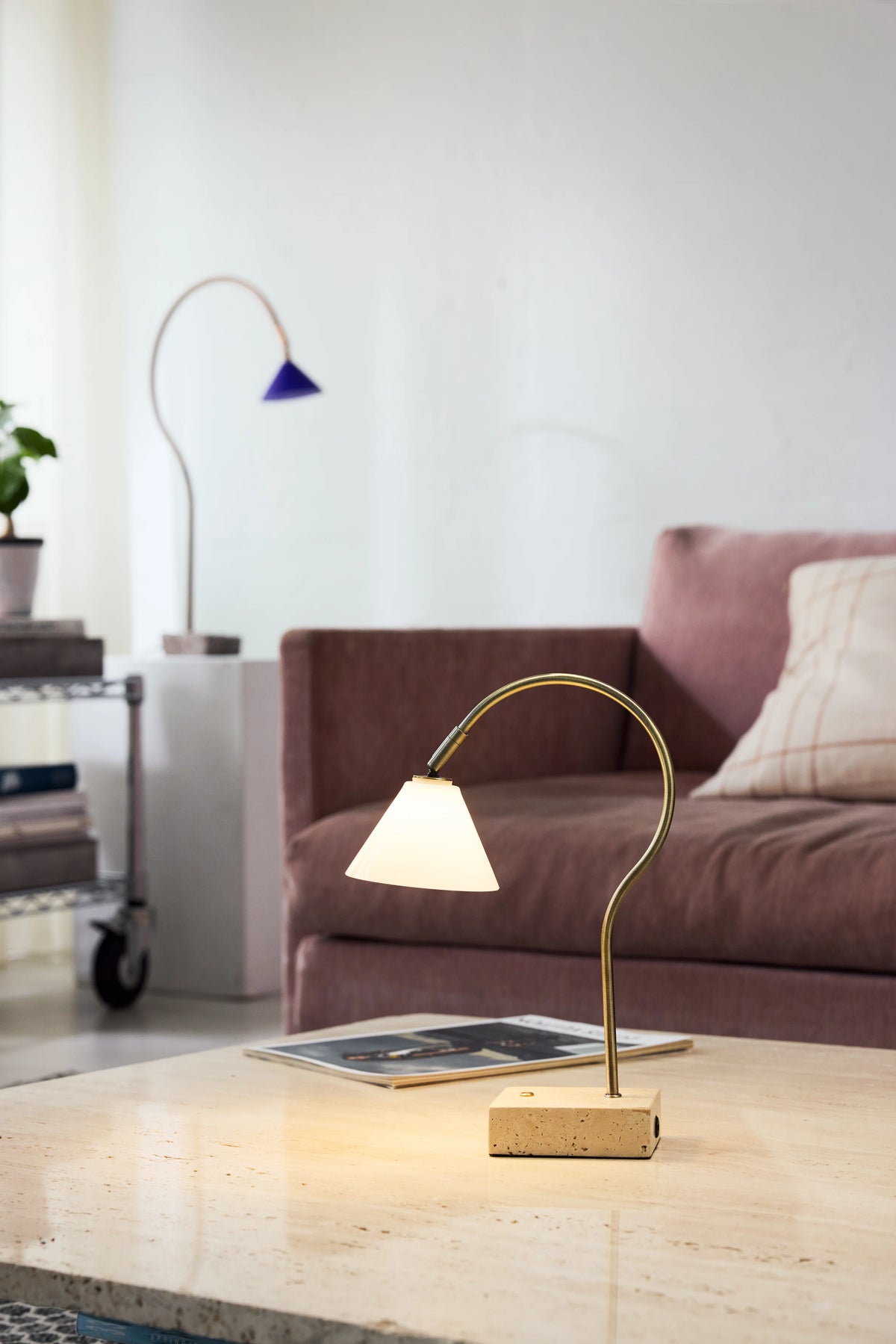 
Lampada da tavolo di design a LED "Question" - Ottone Antico