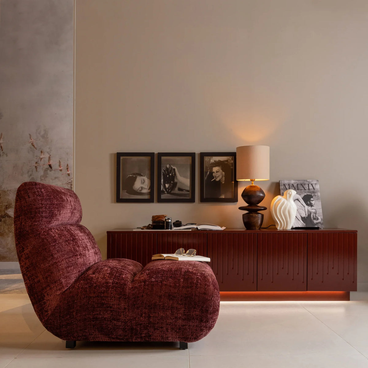 
Design Lounge Chair "Observe" - Eggplant