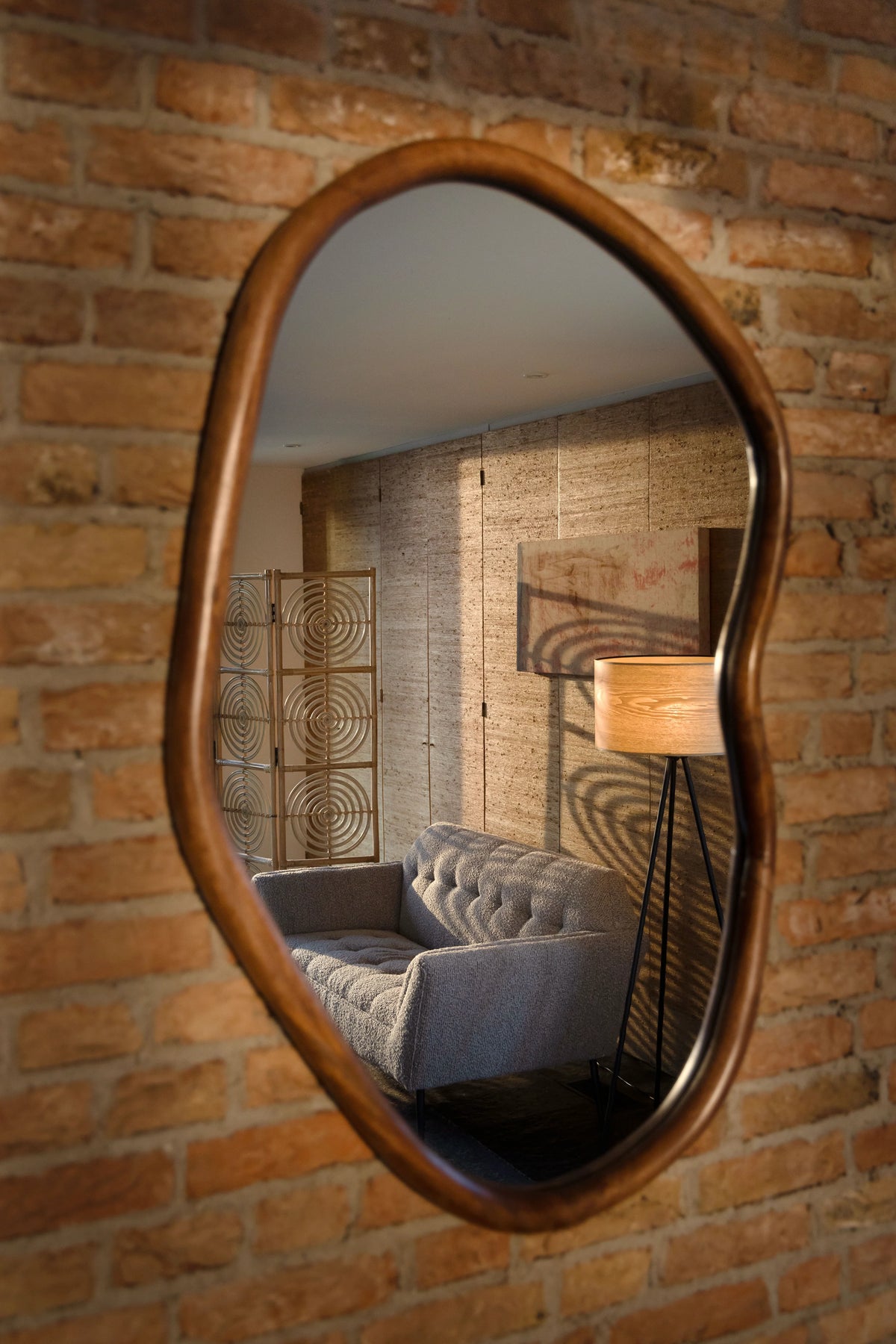 
Specchio da parete di design „Ashley Walnut“, 100 x 73 cm