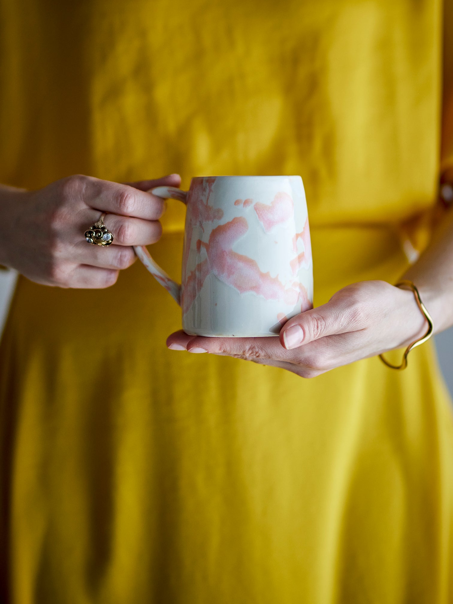 
Ensemble de 4 tasses Winnie faites à la main - Tons de rose et de beige